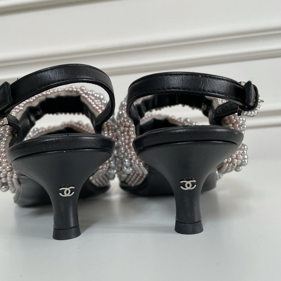 Chanel Pearl Sandal - Picture 4 of 11